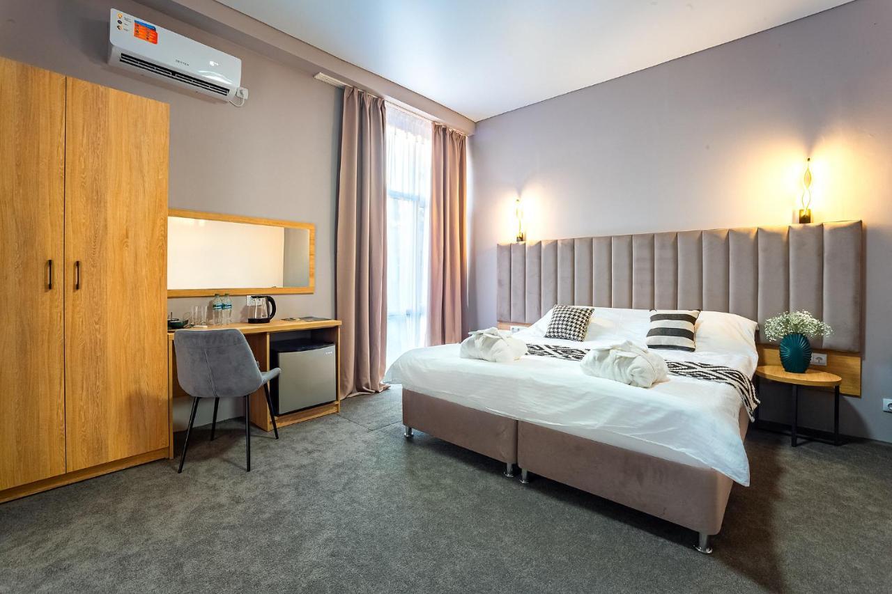 Green Land Hotel Tsandrypsj Eksteriør bilde