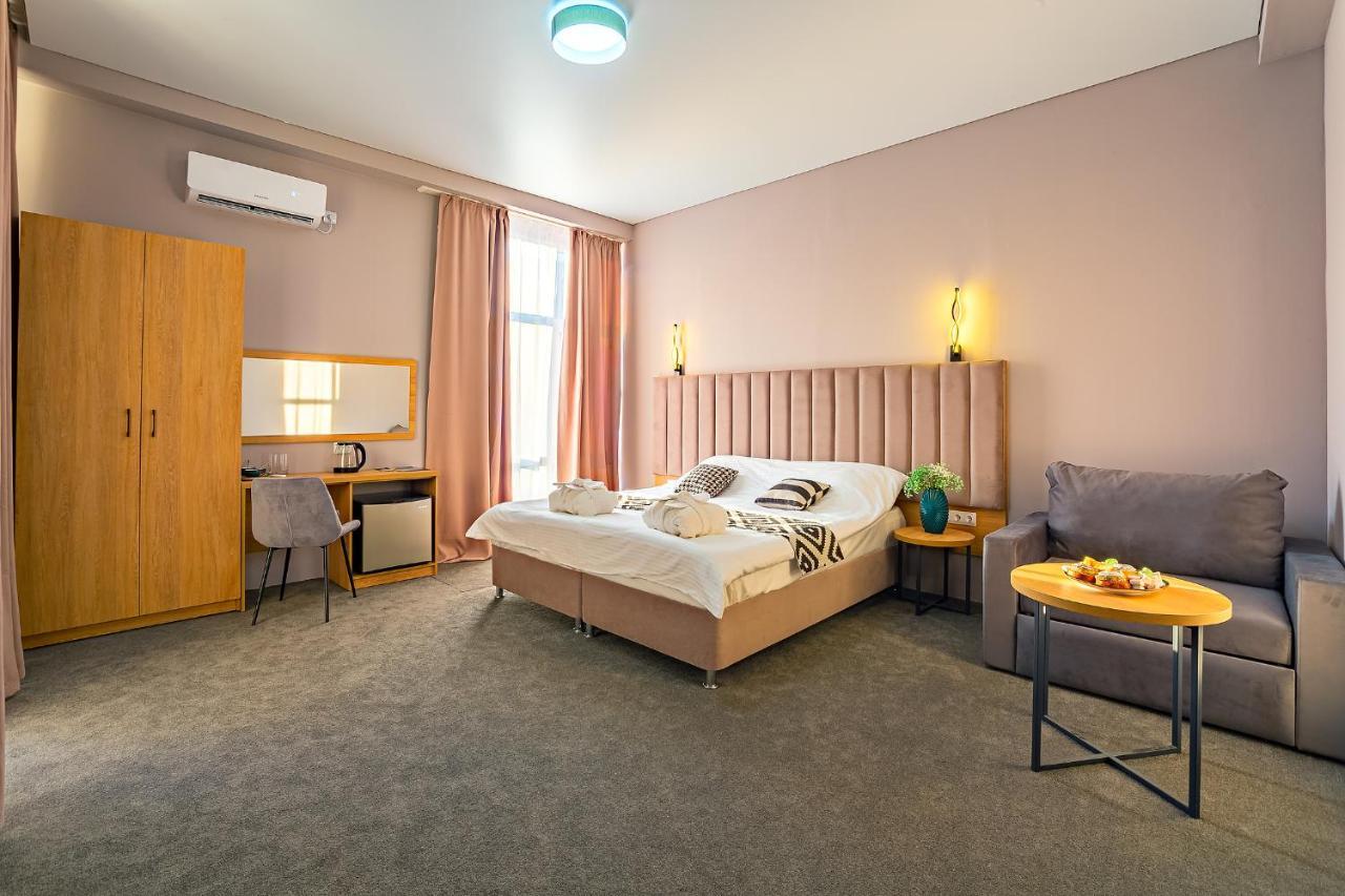 Green Land Hotel Tsandrypsj Eksteriør bilde
